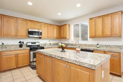 2726 E Newgrove St, Lancaster, CA 93535 photo 19