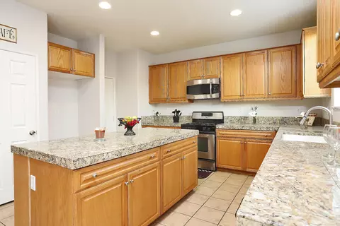 2726 E Newgrove St, Lancaster, CA 93535 photo 18