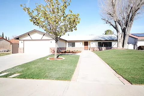 3327 Brittany Ln, Lancaster, CA 93536 photo 1