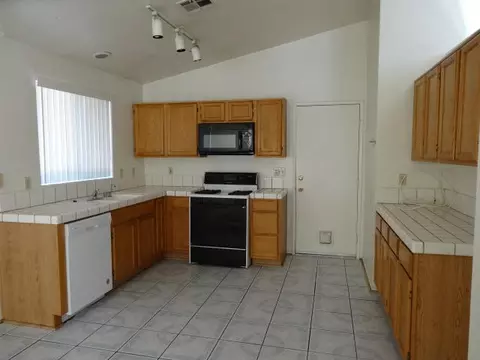 3050 Hildreth Ct, Lancaster, CA 93535 photo 4