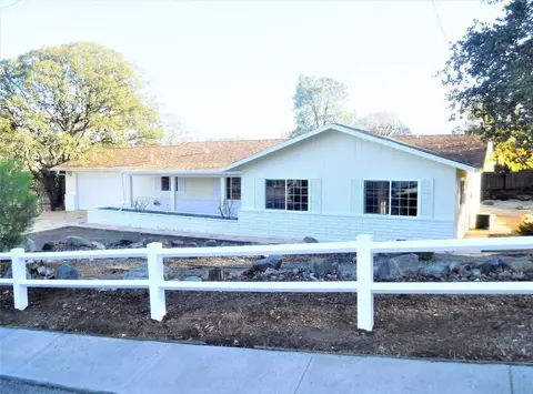 21504 Indian Wells Dr, Tehachapi, CA 93561 photo 1
