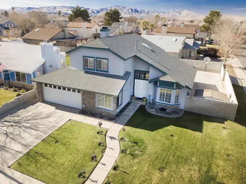37319 37th St E, Palmdale, CA 93550 photo 2