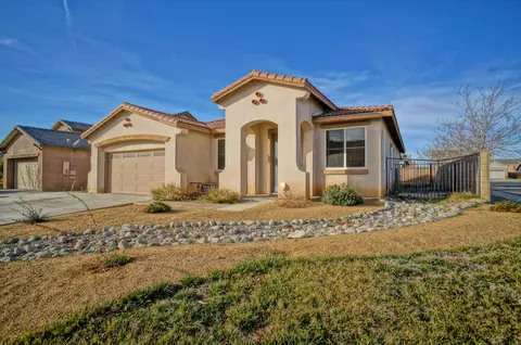 1147 James Ct, Lancaster, CA 93535 photo 2