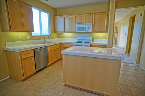 1147 James Ct, Lancaster, CA 93535 photo 6