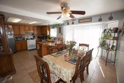 44621 E 26th St, Lancaster, CA 93535 photo 2