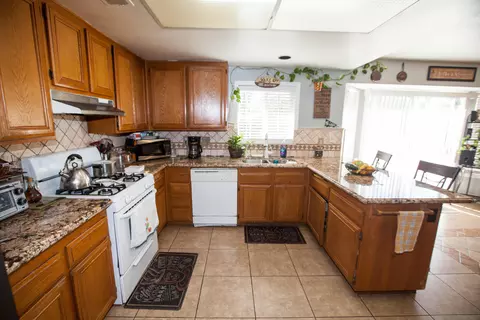 44621 E 26th St, Lancaster, CA 93535 photo 7
