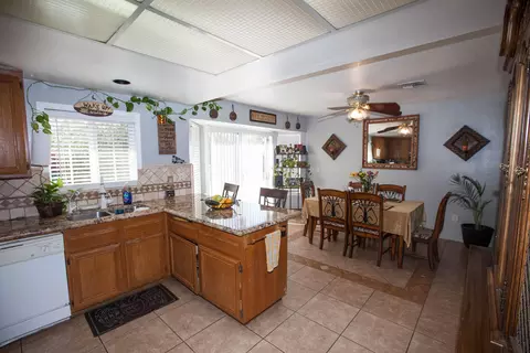 44621 E 26th St, Lancaster, CA 93535 photo 3