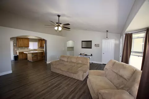 21330 Santa Maria Dr, Tehachapi, CA 93561 photo 3