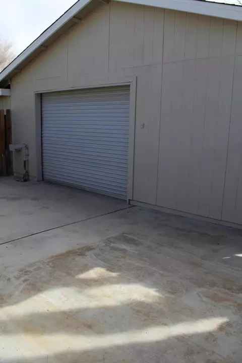 15973 Lawrence Dr, Mojave, CA 93501 photo 17