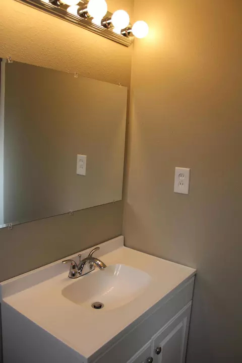 15973 Lawrence Dr, Mojave, CA 93501 photo 9