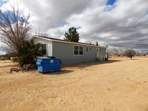 8317 Mojave Tropico Rd, Mojave, CA 93501 photo 6