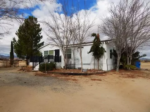 8317 Mojave Tropico Rd, Mojave, CA 93501 photo 3