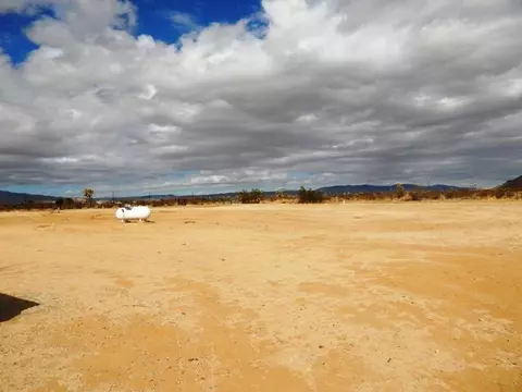 8317 Mojave Tropico Rd, Mojave, CA 93501 photo 5
