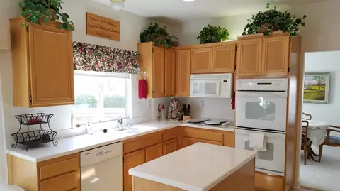 2772 Chaplin Dr, Lancaster, CA 93536 photo 3