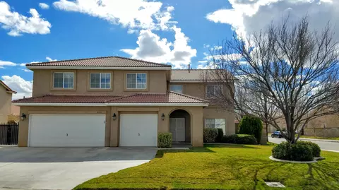 2772 Chaplin Dr, Lancaster, CA 93536 photo 1