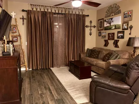 27616 Susan Beth Way UNIT E, Santa Clarita, CA 91350 photo 5
