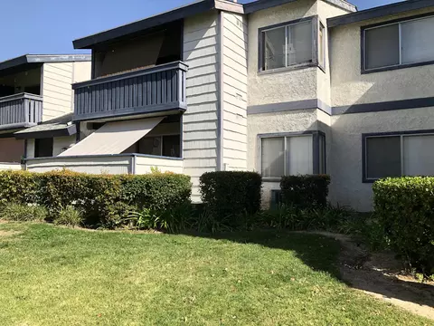 27616 Susan Beth Way UNIT E, Santa Clarita, CA 91350 photo 3