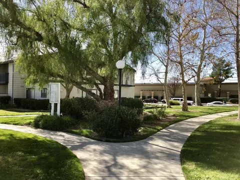 27616 Susan Beth Way UNIT E, Santa Clarita, CA 91350 photo 23