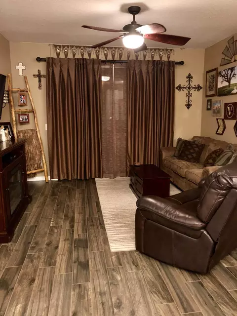27616 Susan Beth Way UNIT E, Santa Clarita, CA 91350 photo 4