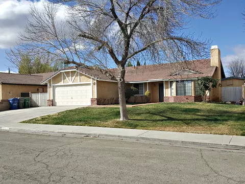 37713 Maureen St, Palmdale, CA 93550 photo 2