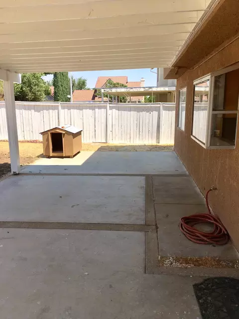 37535 Drexel St, Palmdale, CA 93550 photo 2