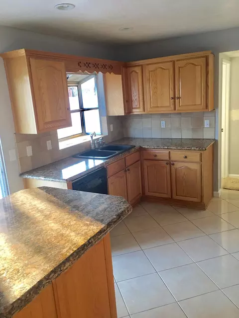 37535 Drexel St, Palmdale, CA 93550 photo 4