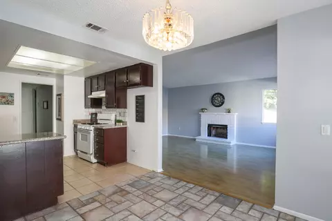 37056 32nd St E, Palmdale, CA 93550 photo 4