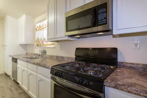 443 E Nugent St, Lancaster, CA 93535 photo 2