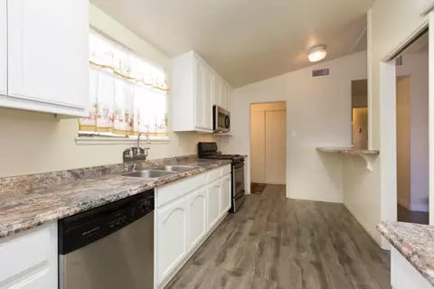 443 E Nugent St, Lancaster, CA 93535 photo 3