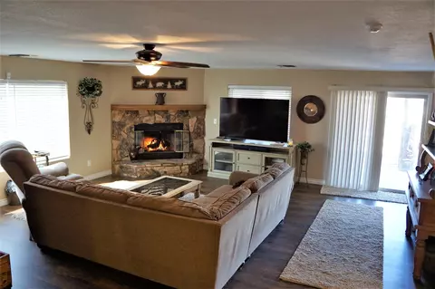 29551 Jamaica Dunes Dr, Tehachapi, CA 93561 photo 4