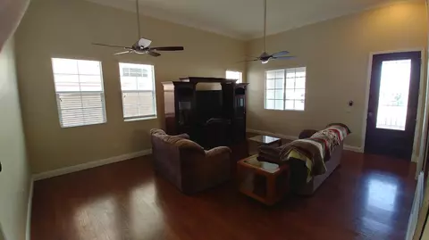 43321 Hampton St, Lancaster, CA 93536 photo 2