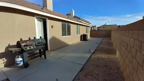 43321 Hampton St, Lancaster, CA 93536 photo 5