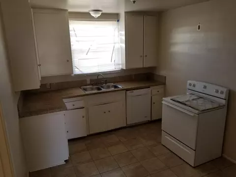 44421 Cedar Ave, Lancaster, CA 93534 photo 3