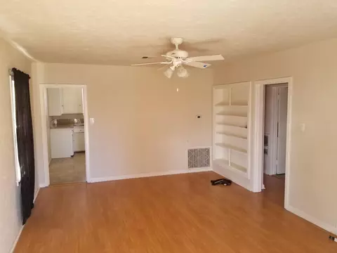 44421 Cedar Ave, Lancaster, CA 93534 photo 2