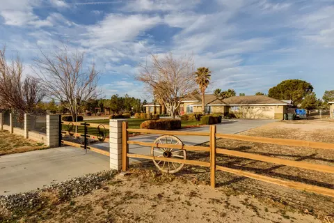 48445 W 80th St, Lancaster, CA 93536 photo 2