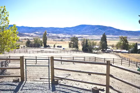 25300 Bear Valley Rd, Tehachapi, CA 93561 photo 6
