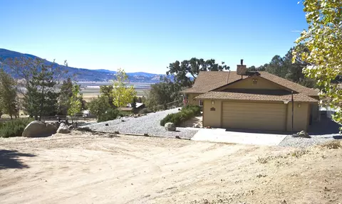 25300 Bear Valley Rd, Tehachapi, CA 93561 photo 2