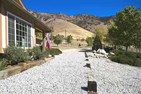 25300 Bear Valley Rd, Tehachapi, CA 93561 photo 4