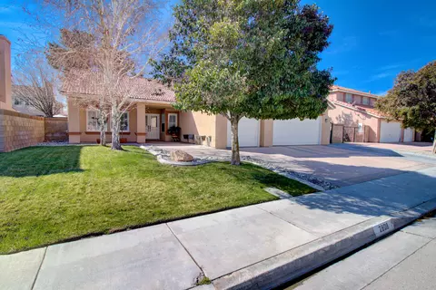 2808 Legends Way, Lancaster, CA 93536 photo 2