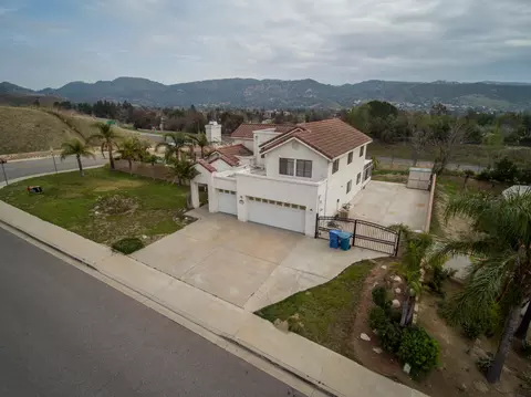 5590 Barnard St, Simi Valley, CA 93063 photo 2