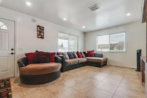 2916 E Ave R-7, Palmdale, CA 93550 photo 4