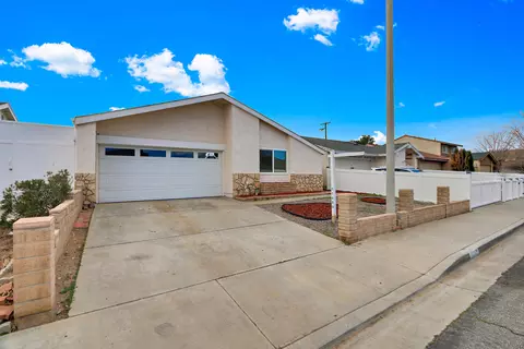 2916 E Ave R-7, Palmdale, CA 93550 photo 1