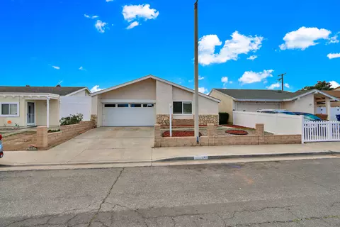 2916 E Ave R-7, Palmdale, CA 93550 photo 2