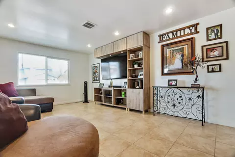 2916 E Ave R-7, Palmdale, CA 93550 photo 5