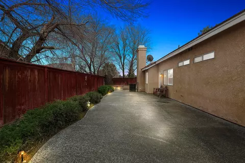 3569 Crystal Ct, Palmdale, CA 93550 photo 2