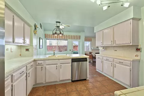 3569 Crystal Ct, Palmdale, CA 93550 photo 10