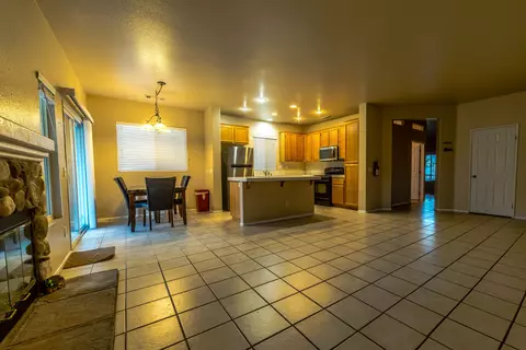 2032 Astor Ct, Lancaster, CA 93536 photo 9