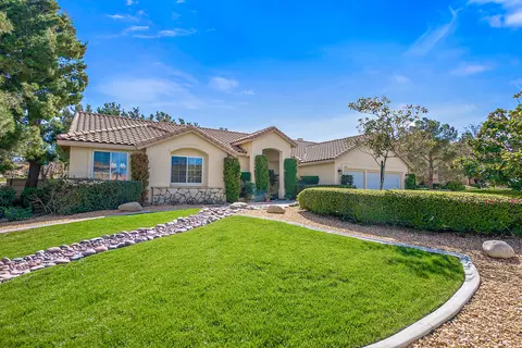 6036 Devonshire Dr, Palmdale, CA 93551 photo 2