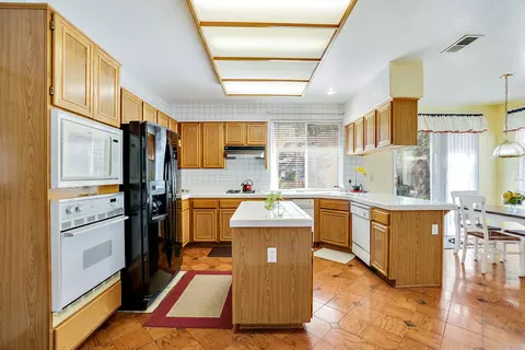 6036 Devonshire Dr, Palmdale, CA 93551 photo 16