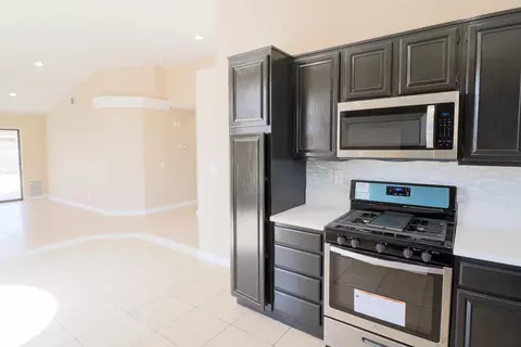 38145 E 43rd St, Palmdale, CA 93552 photo 10